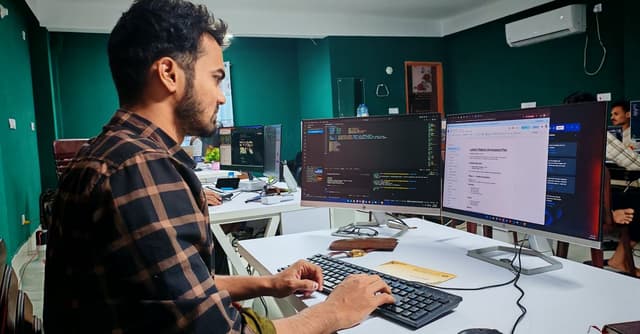 Software Jobs in the US: A Realistic Visa Guide (H-1B, O-1, L-1, TN)